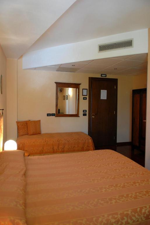 Locanda Da Vittorio Manerba del Garda Quarto foto