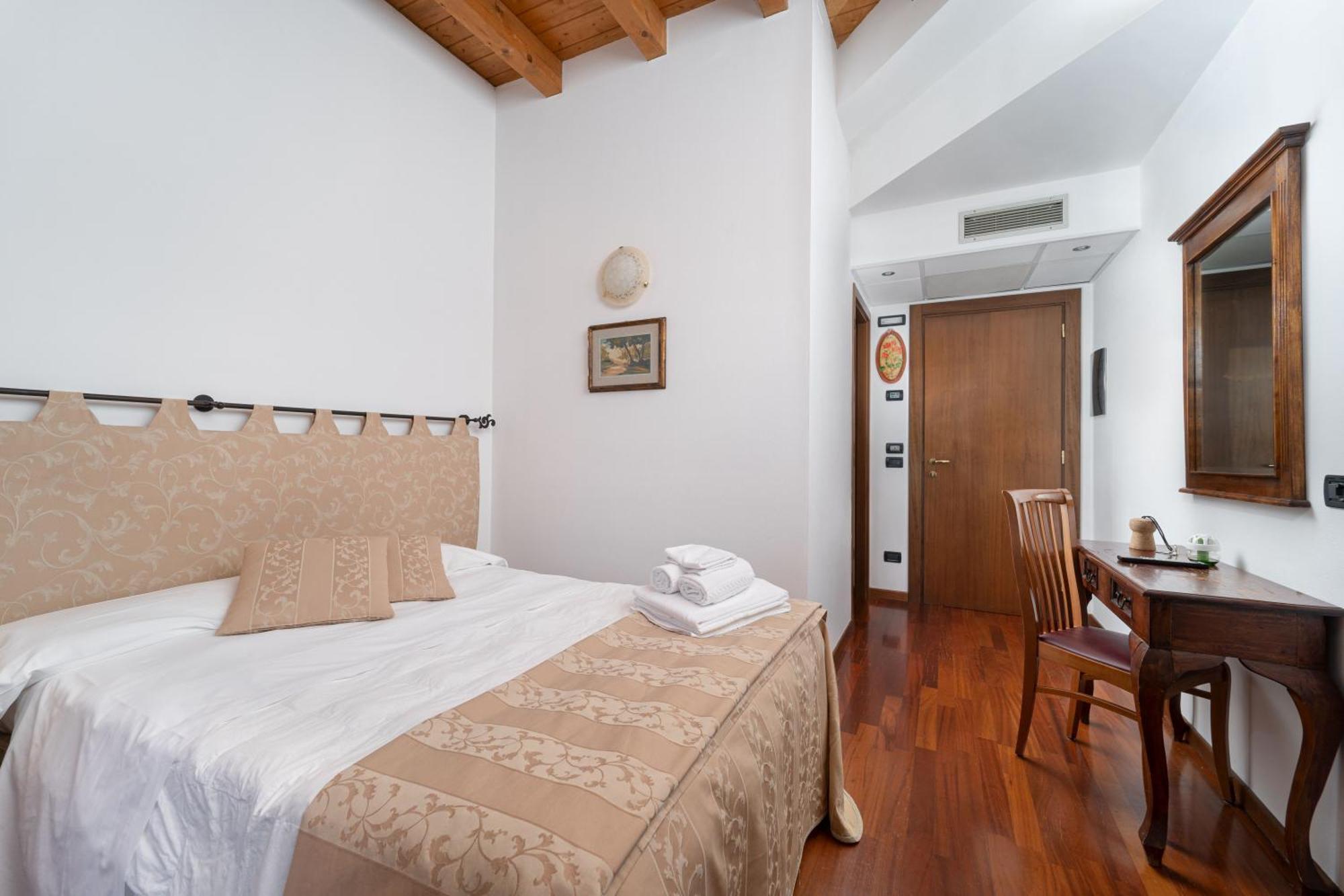 Locanda Da Vittorio Manerba del Garda Exterior foto